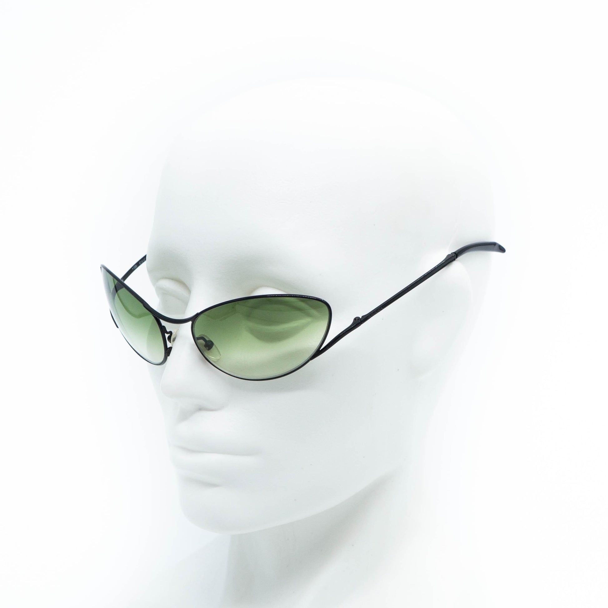 Gucci GG 2666/S sunglasses on mannequin