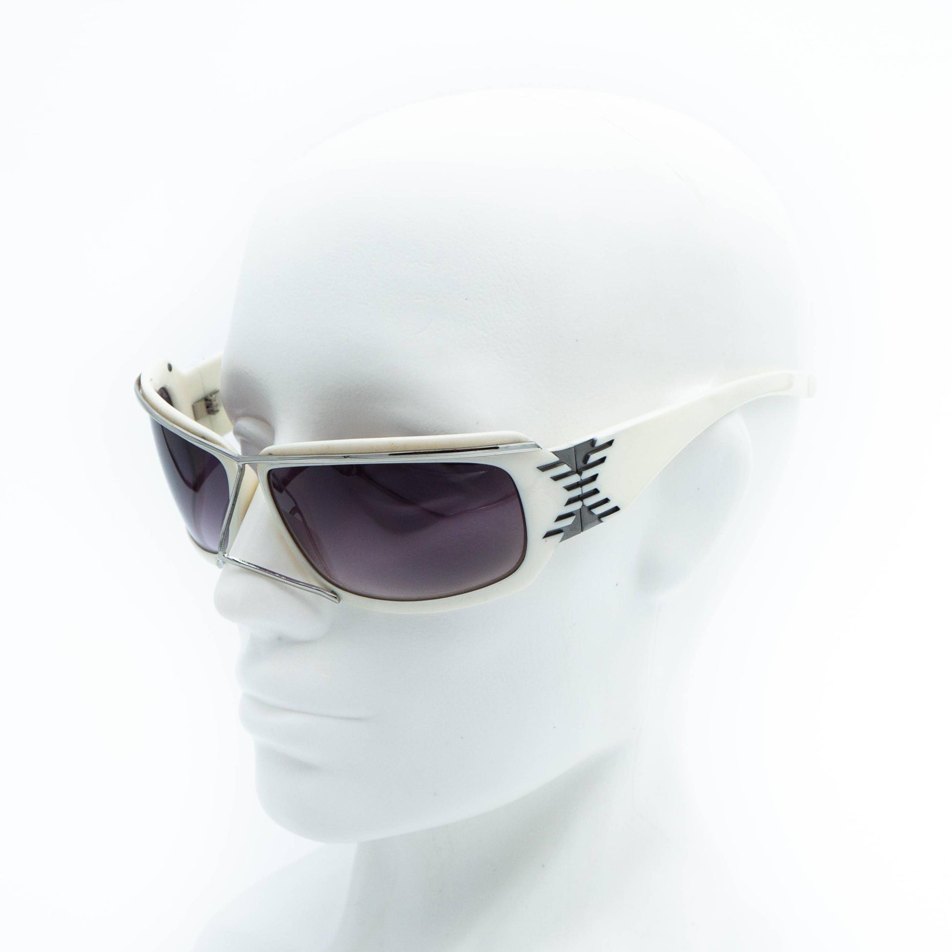 Vidi Vici Archimede sunglasses on mannequin profile view