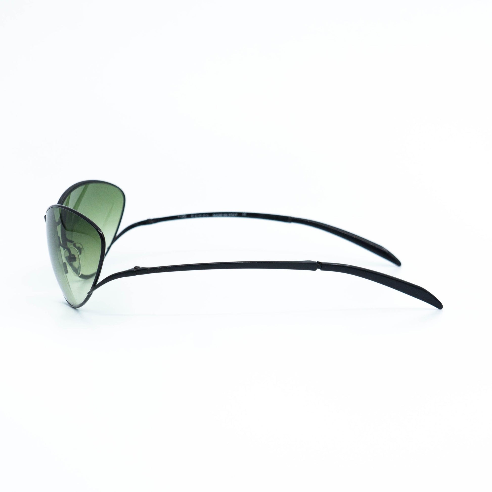 Gucci GG 2666/S cat eye green sunglasses front view