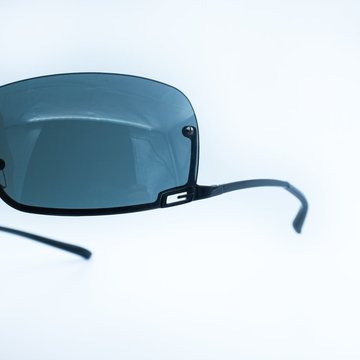 GUCCI GG 1690 Black Shield Rimless Sunglasses Vintage