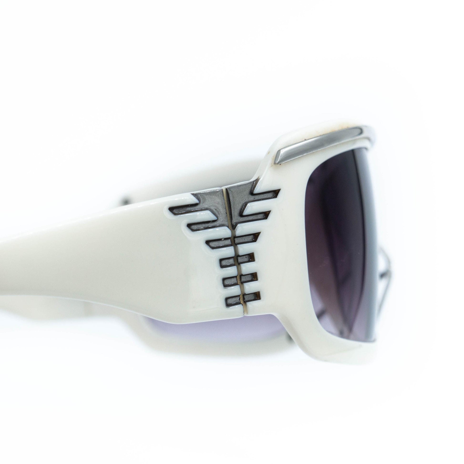 Vidi Vici white frame detail close-up on side temple